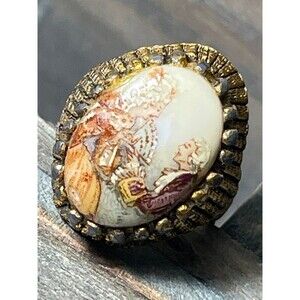 Old vintage gold toned ring detailed